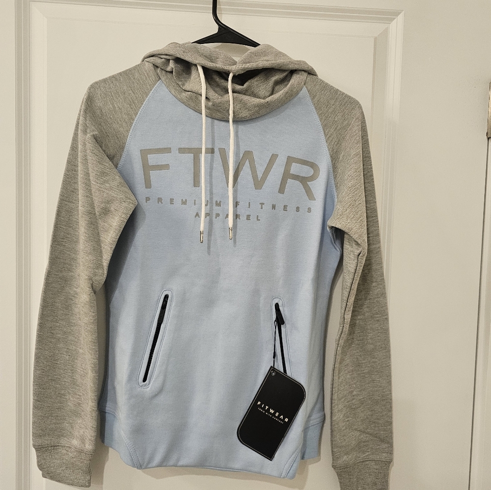 WOMEN'S FITWEAR HOODIE W/ZIPPERED POCKETS. PREMIUM QUALITY.  NWT. RETAILS FOR 79